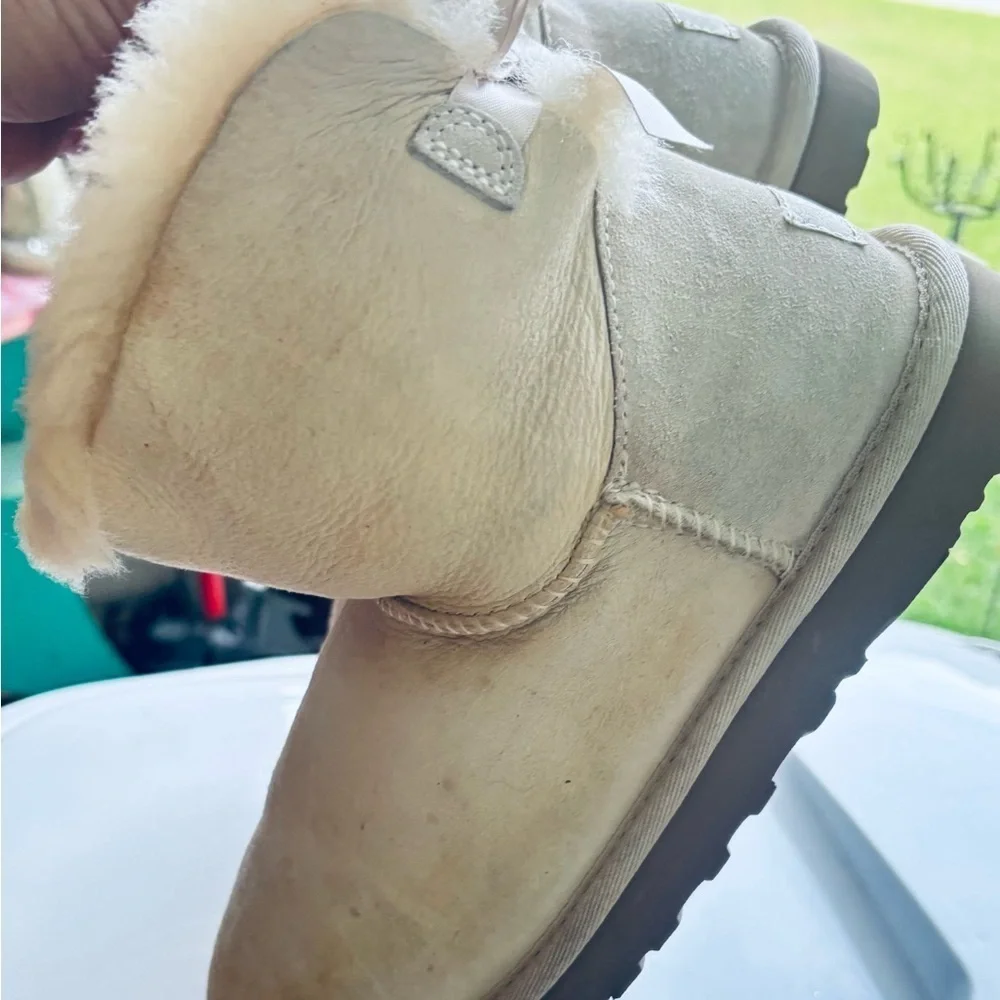 UGG Mini Bailey Button II